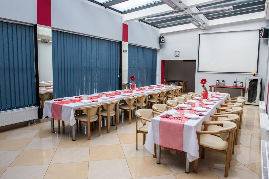 Auberge de jeunesse Szkolne Schronisko Mlodziezowe Dabrowka à Prudnik Extérieur photo