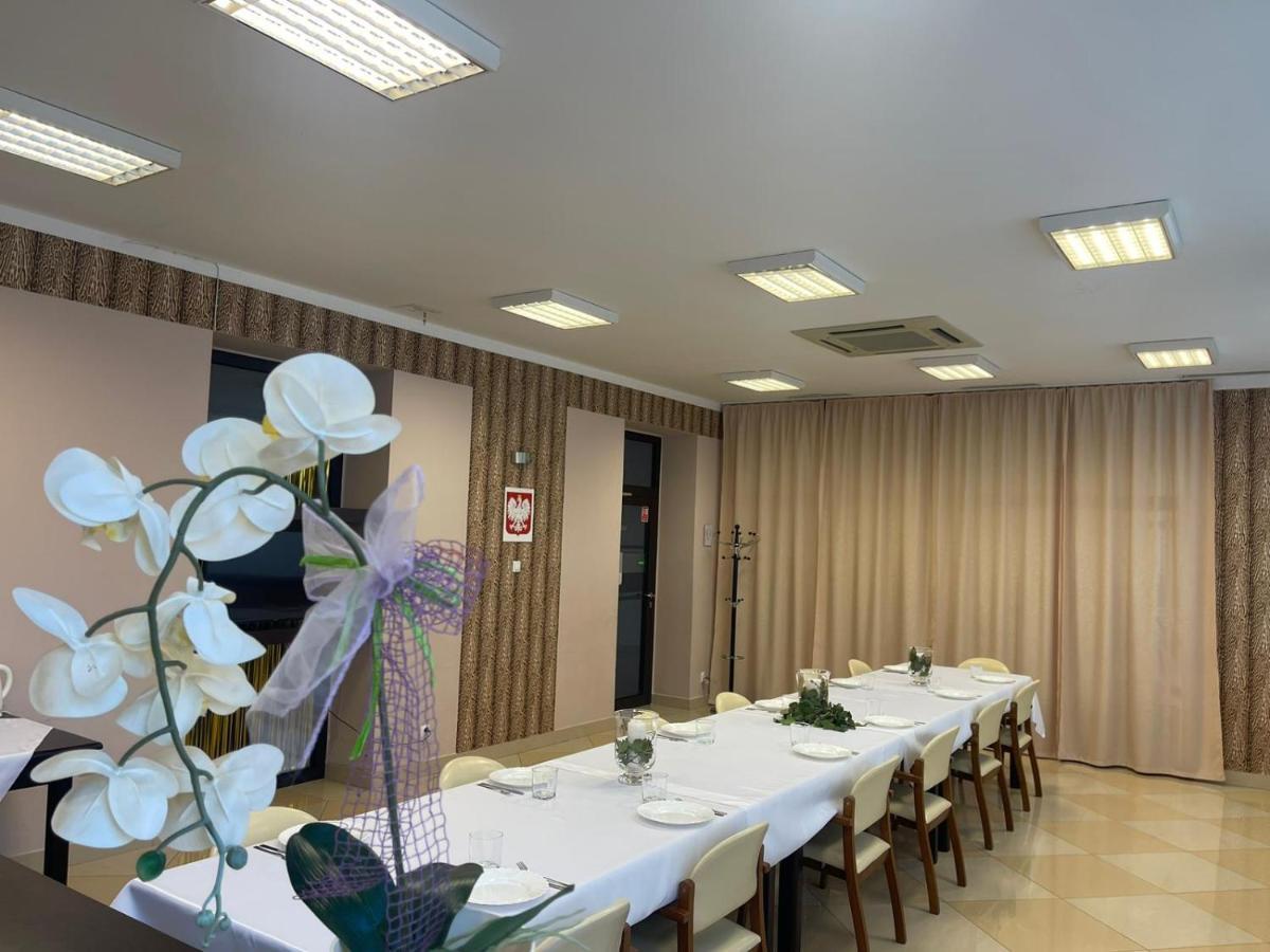 Auberge de jeunesse Szkolne Schronisko Mlodziezowe Dabrowka à Prudnik Extérieur photo